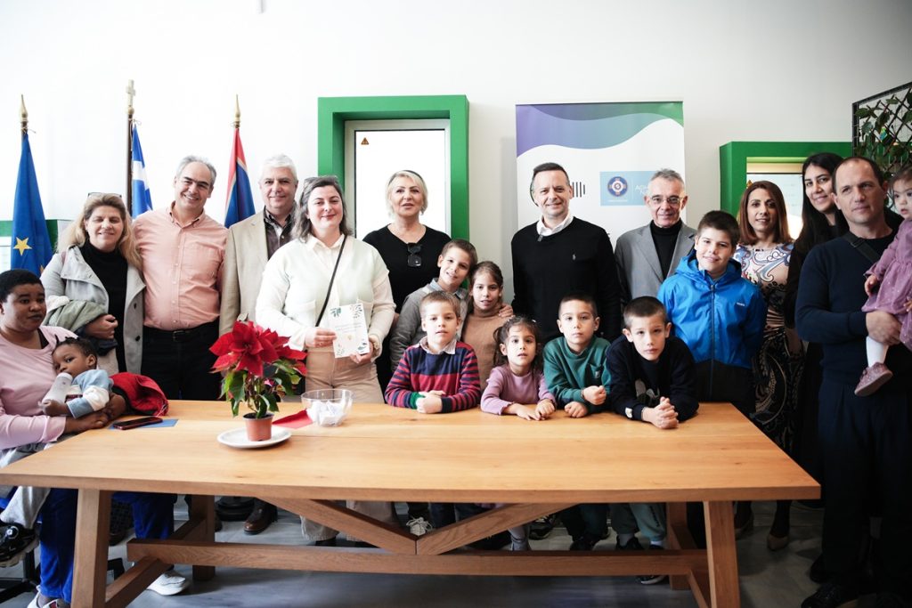 Δήμος Αθηναίων: Δωρεάν ηλεκτρικό ρεύμα για 22 χρόνια σε μονογονεϊκή οικογένεια μέσω του ΓΑΕΦ